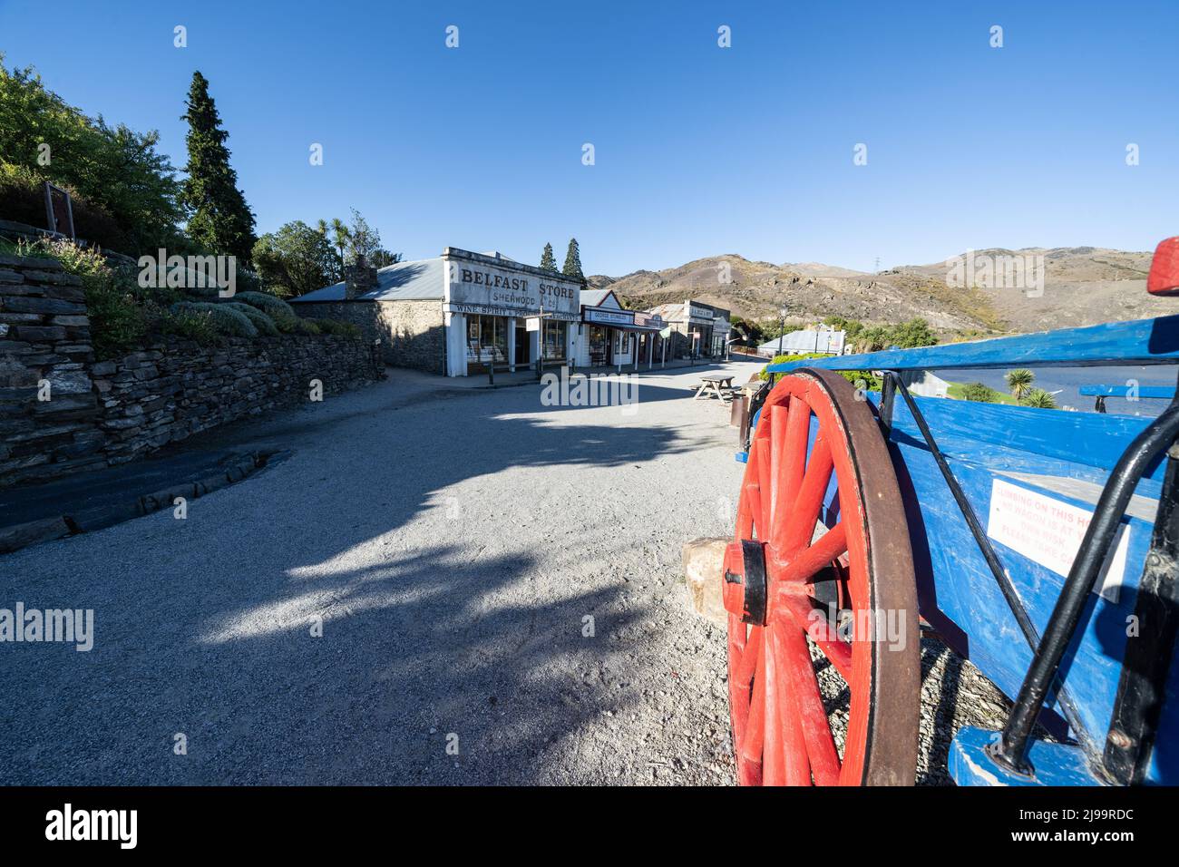 Cromwell Neuseeland - April 13 2022; Straße und historische Architektur in der Tourismusstadt Heritage Precinct Stockfoto