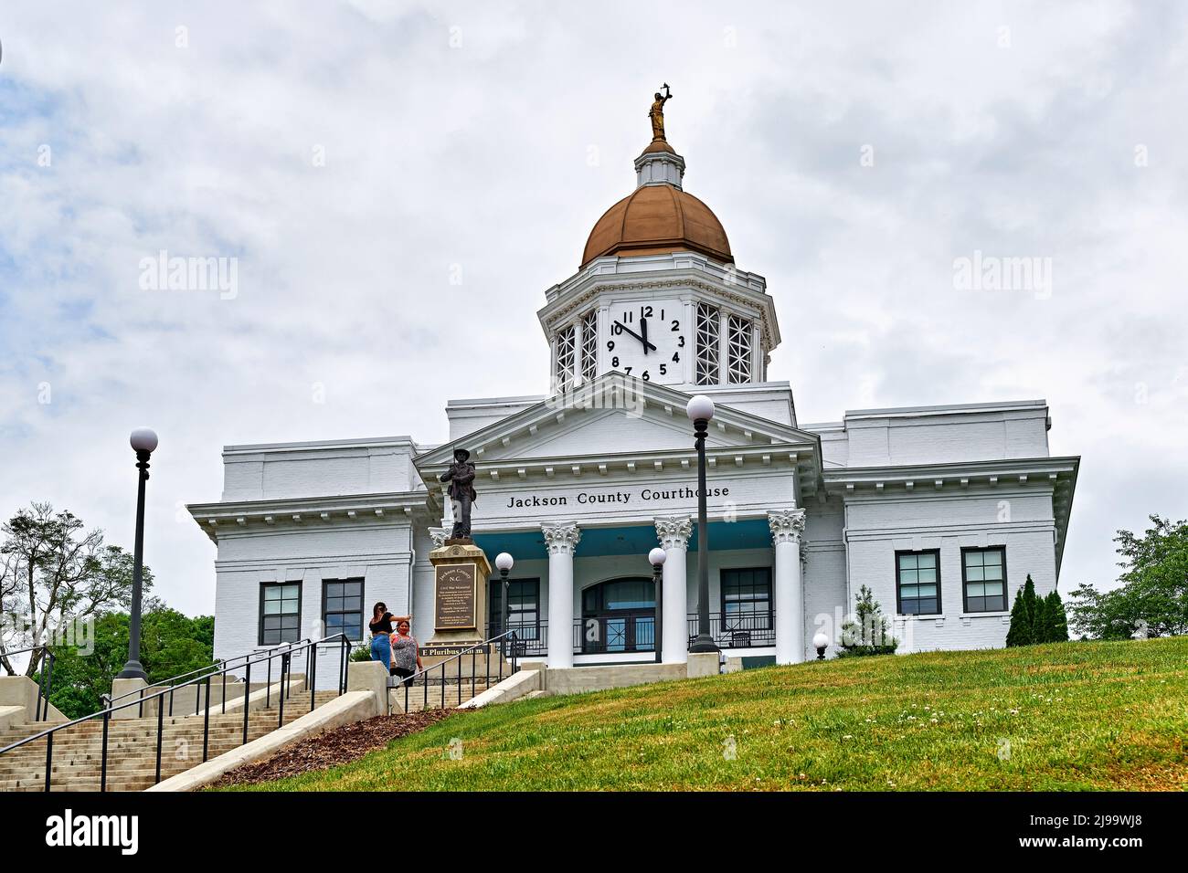 Das alte Jackson County Courthouse in Sylva North Carolina dient heute als öffentliche Bibliothek. Stockfoto