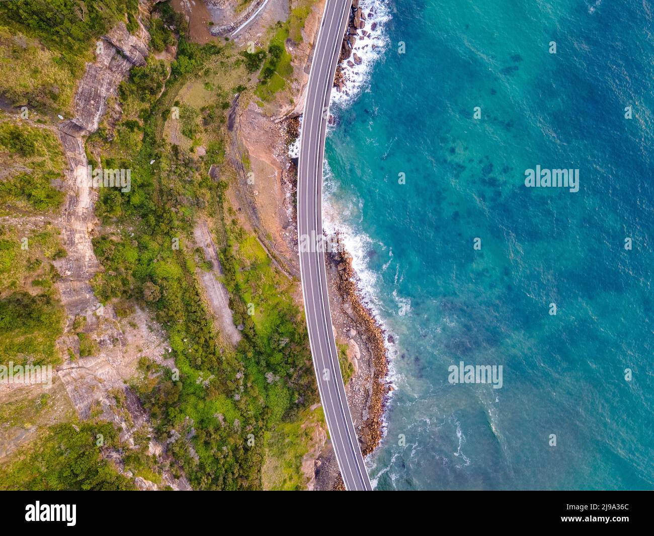 Sea Cliff Bridge am Rand einer steilen Sandsteinklippe auf der Grand Pacific Drive entlang der pazifikküste von Australien, NSW Stockfoto