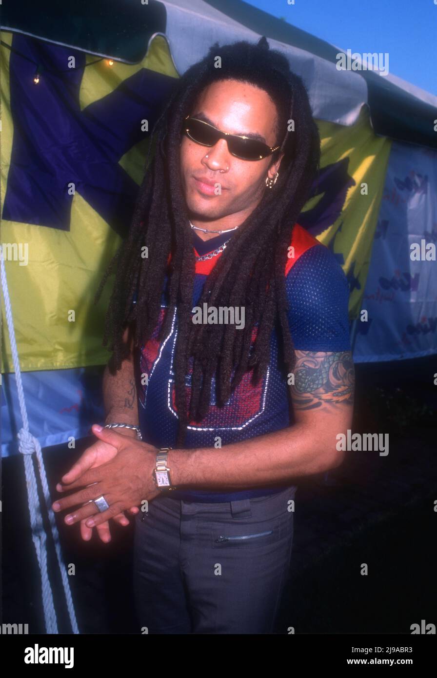 Boston, Massachusetts, USA 1.. Juni 1996 Sängerin Lenny Kravitz backstage beim Konzert bei der KISS108 Veranstaltung im Great Woods Center for the Performing Arts am 1. Juni 1996 in Boston, Massachusetts, USA. Foto von Barry King/Alamy Stockfoto Stockfoto