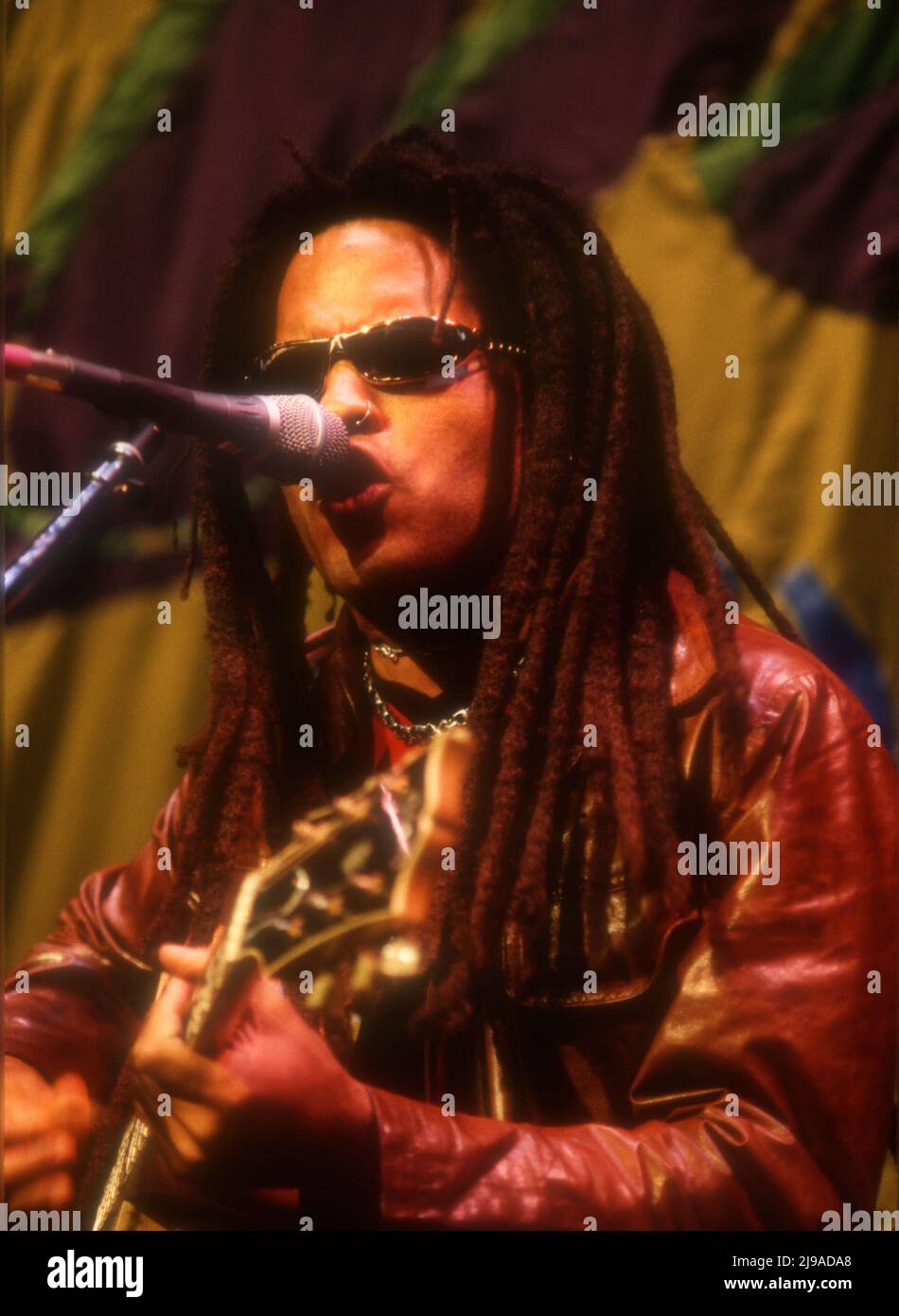 Boston, Massachusetts, USA 1.. Juni 1996 Sängerin Lenny Kravitz tritt am 1. Juni 1996 in Boston, Massachusetts, USA, bei einer Veranstaltung KISS108 im Great Woods Center for the Performing Arts auf. Foto von Barry King/Alamy Stockfoto Stockfoto