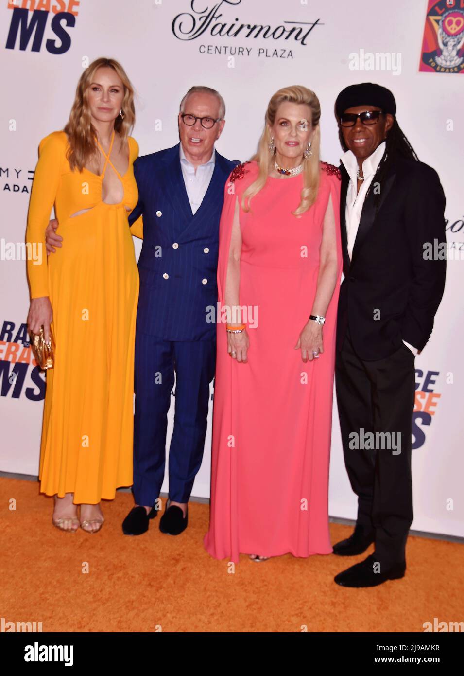 LOS ANGELES, CA - MAI 20: (L-R) Dee Ocleppo, Tommy Hilfiger, Nancy Davis und Nile Rodgers nehmen an der jährlichen Race to Erase MS Gala 29. im Fairmont Teil Stockfoto
