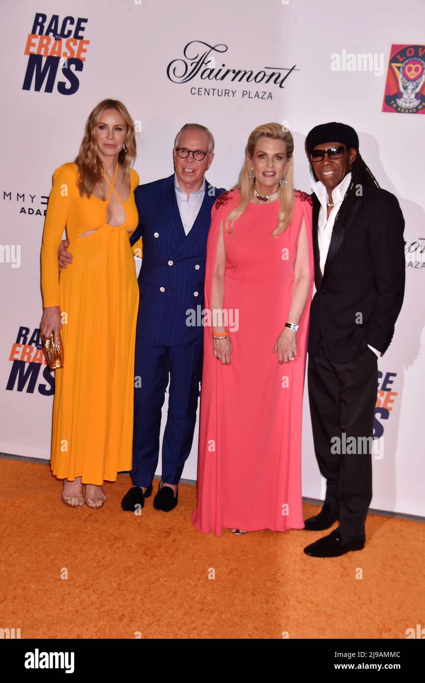 LOS ANGELES, CA - MAI 20: (L-R) Dee Ocleppo, Tommy Hilfiger, Nancy Davis und Nile Rodgers nehmen an der jährlichen Race to Erase MS Gala 29. im Fairmont Teil Stockfoto