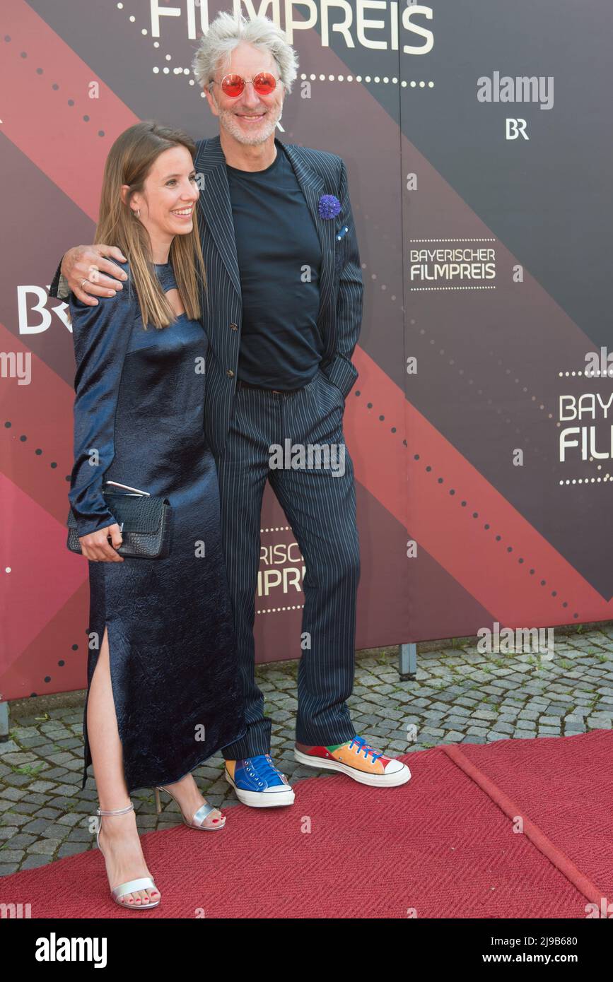 München, 20.. Mai 2022, Rufus Beck mit Tochter Sarah auf dem roten Teppich bei der Verleihung des Bayerischen Filmpreises Stockfoto