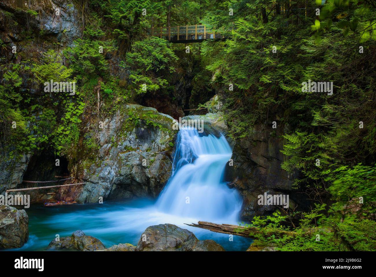 Twin Falls im Lynn Canyon Park, North Vancouver, Kanada Stockfoto