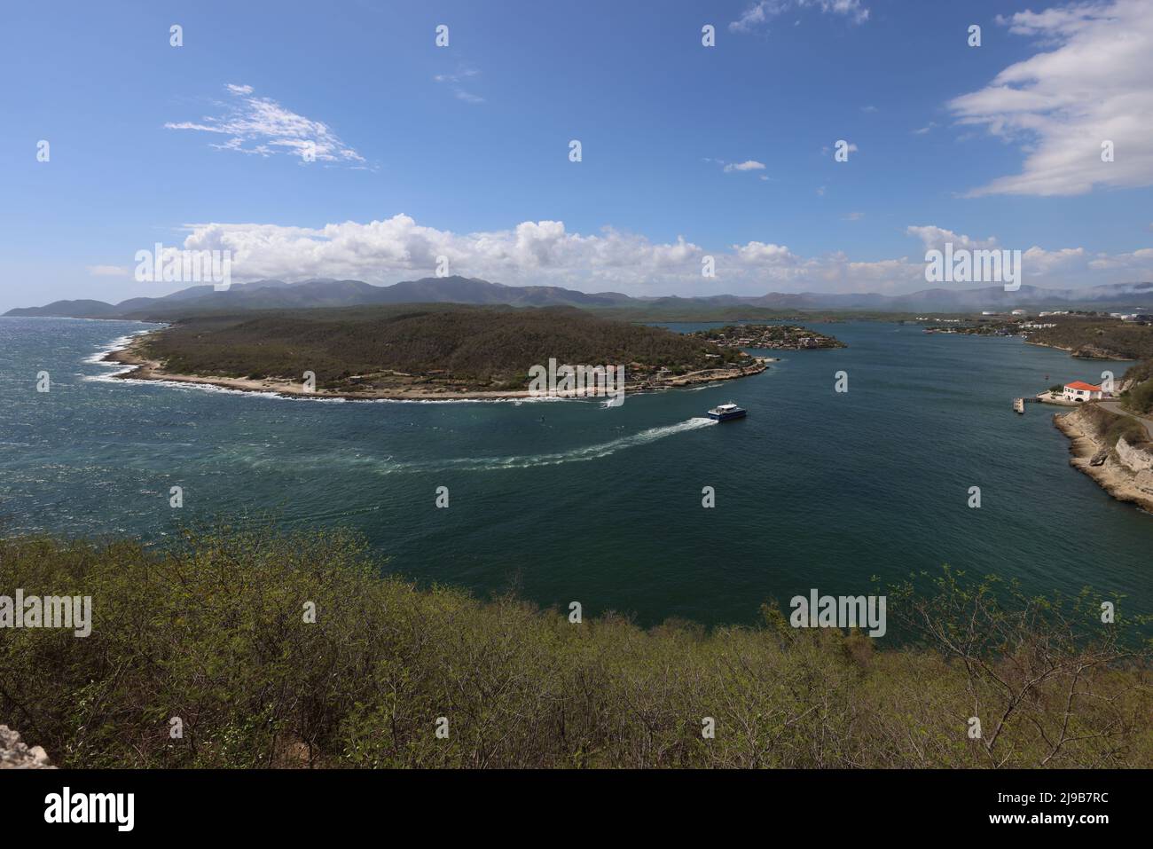 Blick auf den Eingang zur Bucht von Santiago de Cuba, Kuba Stockfoto