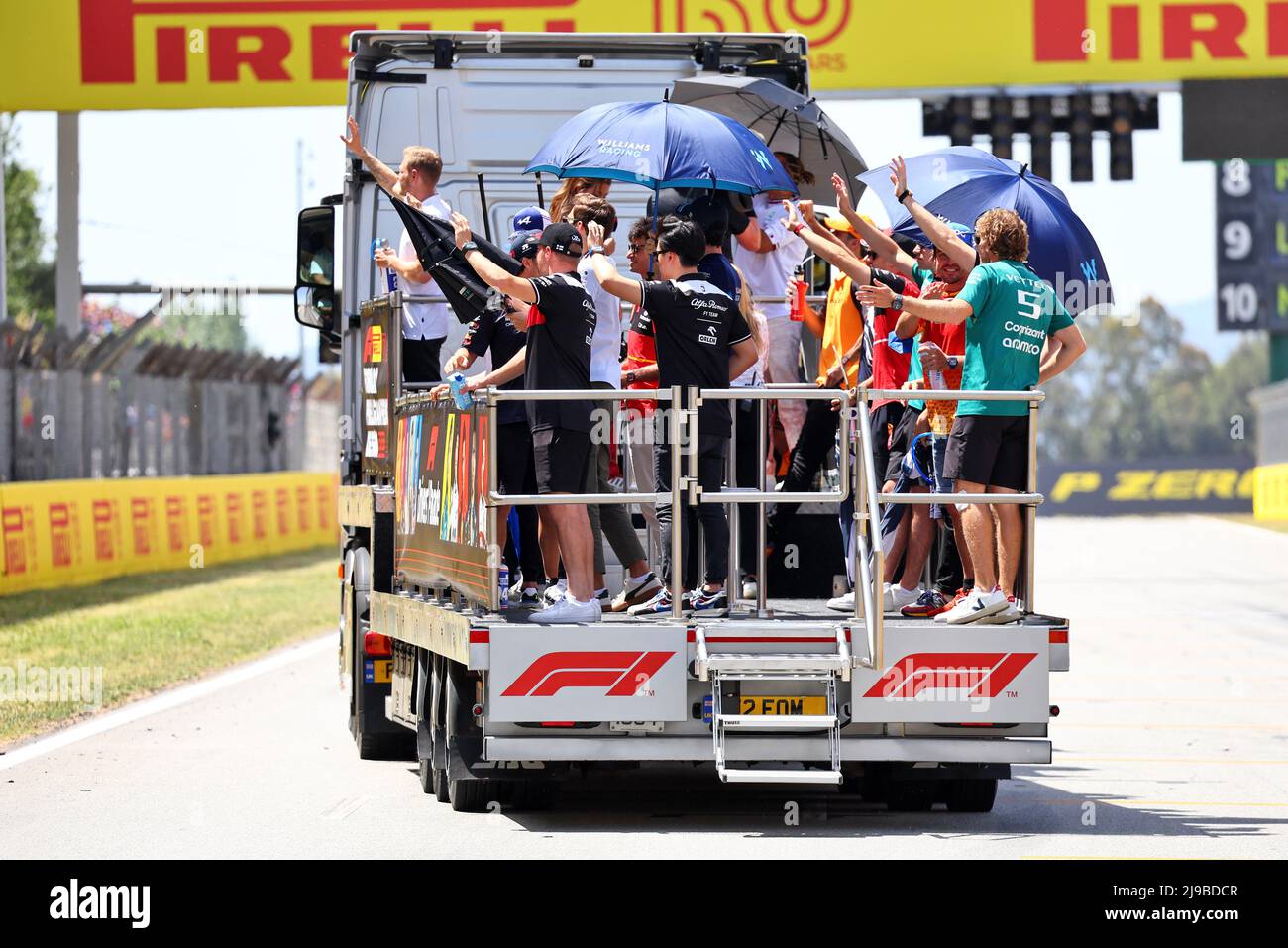 Barcelona, Spanien. 22.. Mai 2022. Die Fahrer Parade. 22.05.2022. Formel 1 Weltmeisterschaft, Rd 6, Großer Preis Von Spanien, Barcelona, Spanien, Wettkampftag. Bildnachweis sollte lauten: XPB/Press Association Images. Quelle: XPB Images Ltd/Alamy Live News Stockfoto