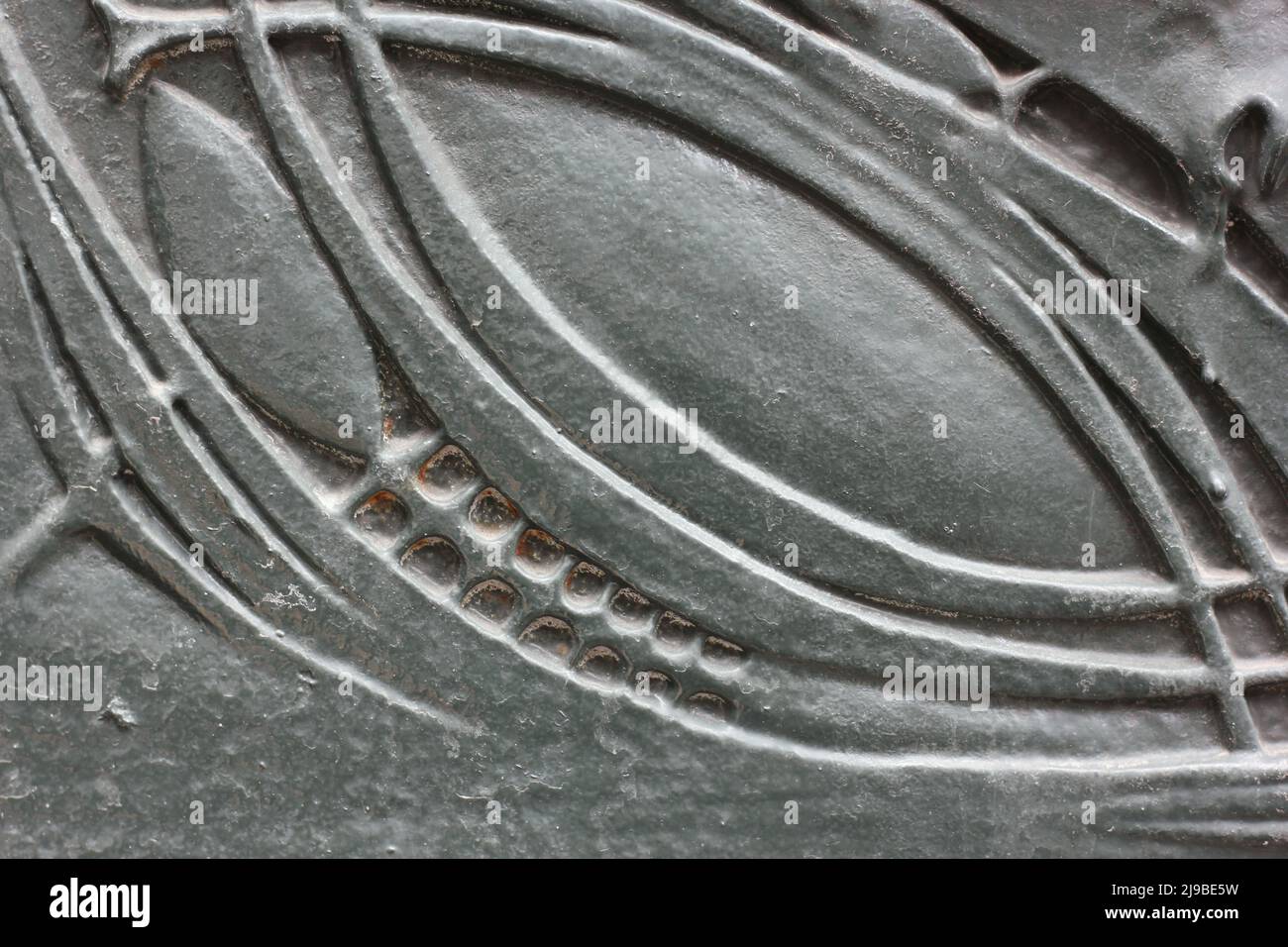 Fantastische und reizvolle Details von dekorativen architektonischen Elementen aus Gusseisen aus vergangenen Zeiten. Stockfoto