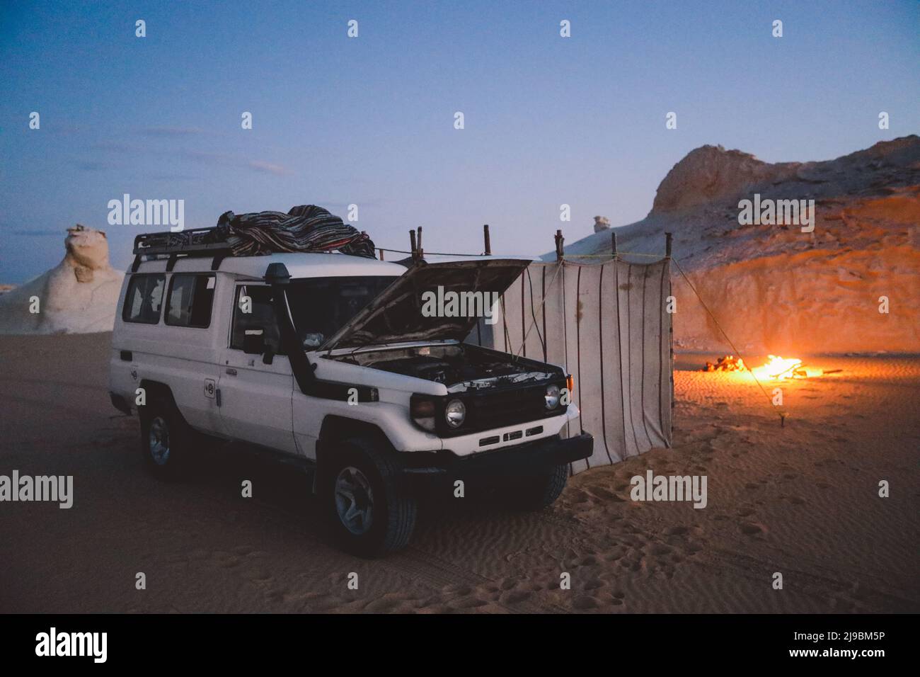 Übernachtung Camping Übernachten Sie im Herzen der Weißen Wüste Stockfoto