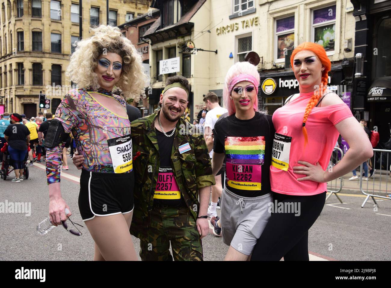 Manchester, Großbritannien, 22.. Mai 2022. Läufer am Start des 10 Kilometer langen Great Manchester Run, einem jährlichen Lauf durch Greater Manchester, der an der Portland Street, im Zentrum von Manchester, England, Großbritannien und den Britischen Inseln beginnt. Seit seiner Gründung im Jahr 2003 bestand er aus einem 10k-Lauf und einem Halbmarathon seit 2017. Das Rennen 10k ist das größte seiner Art in Europa. Quelle: Terry Waller/Alamy Live News Stockfoto