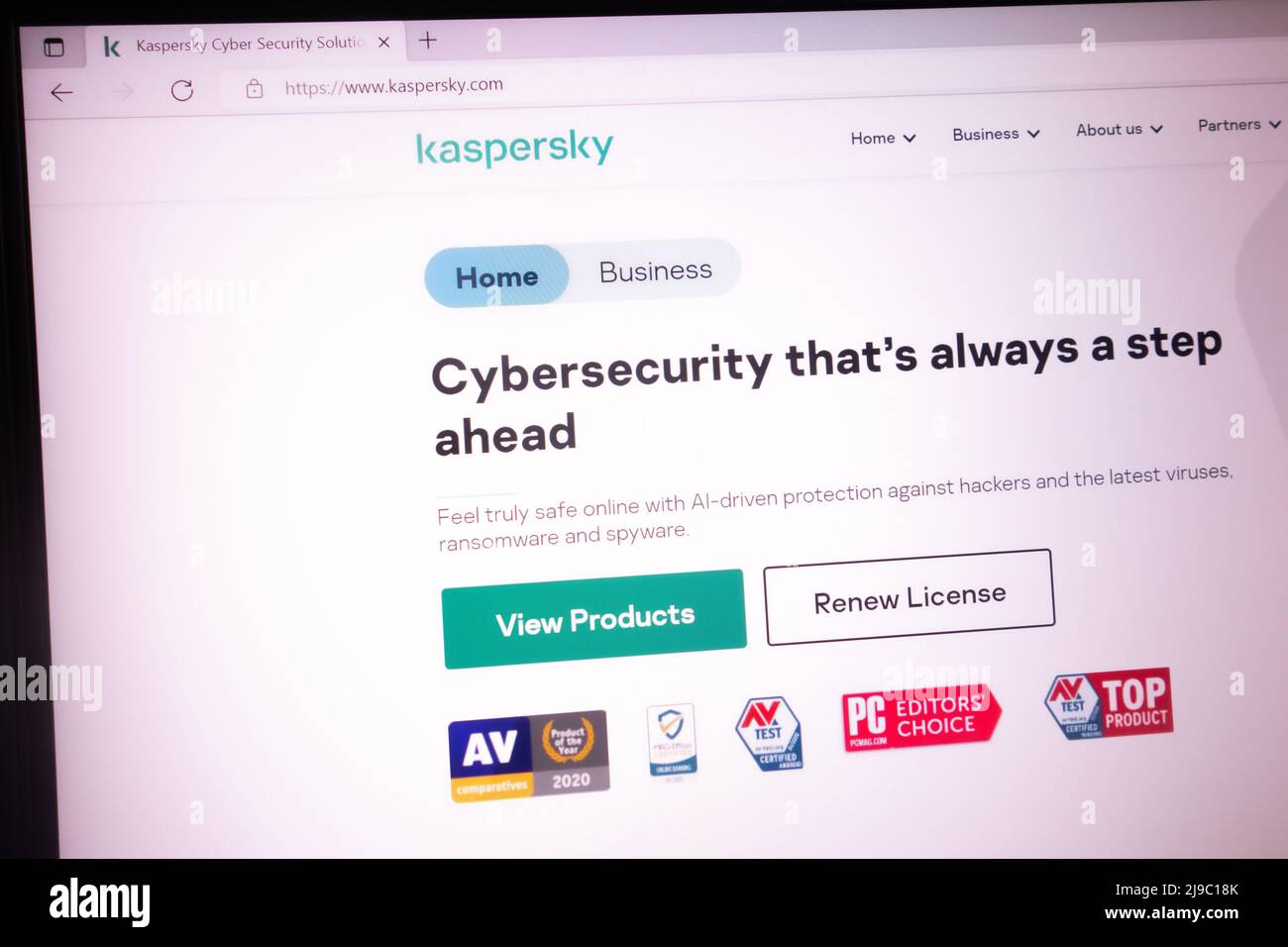 KONSKIE, POLEN - 21. Mai 2022: www.kaspersky.com Website wird auf dem Laptop-Bildschirm angezeigt. Kaspersky Lab ist ein russisches multinationales Unternehmen im Bereich Cybersicherheit und Anti- Stockfoto