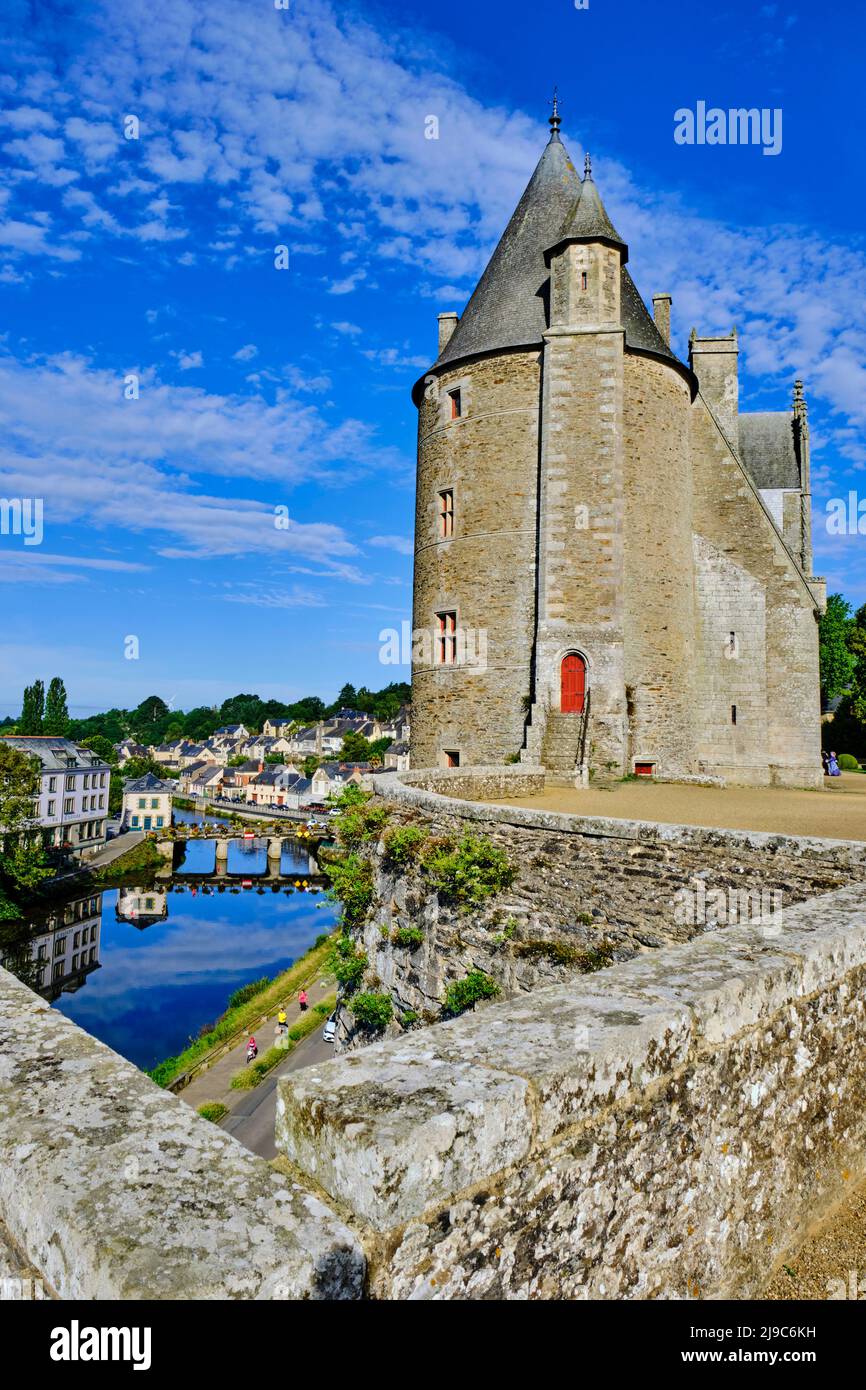 Frankreich, Morbihan (56), begeben Sie sich auf den Weg nach Saint Jacques de Compostela, dem mittelalterlichen Dorf Josselin, dem extravaganten Schloss Josselin im gotischen Stil Stockfoto