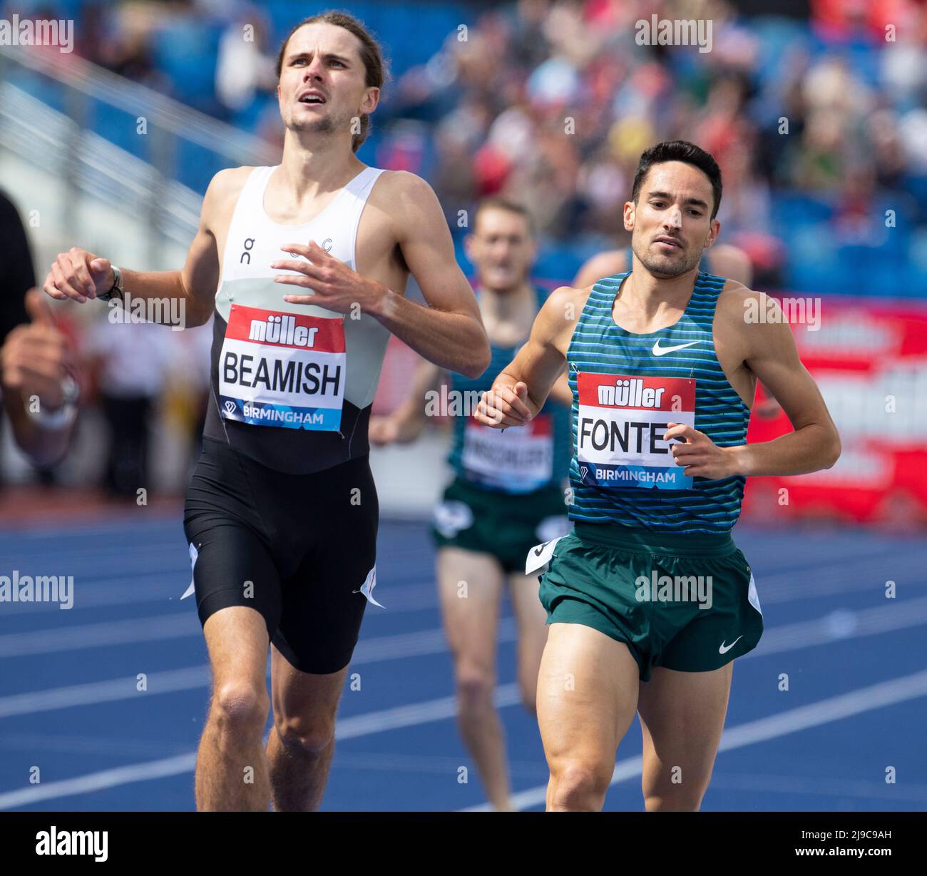 George Beamish und Ignacio Fontes, die am 12. Mai 2022 in Birmingham, England, beim Männer-1500m-Rennen bei der Birmingham Diamond League, Birmingham England, gegeneinander antreten. Stockfoto