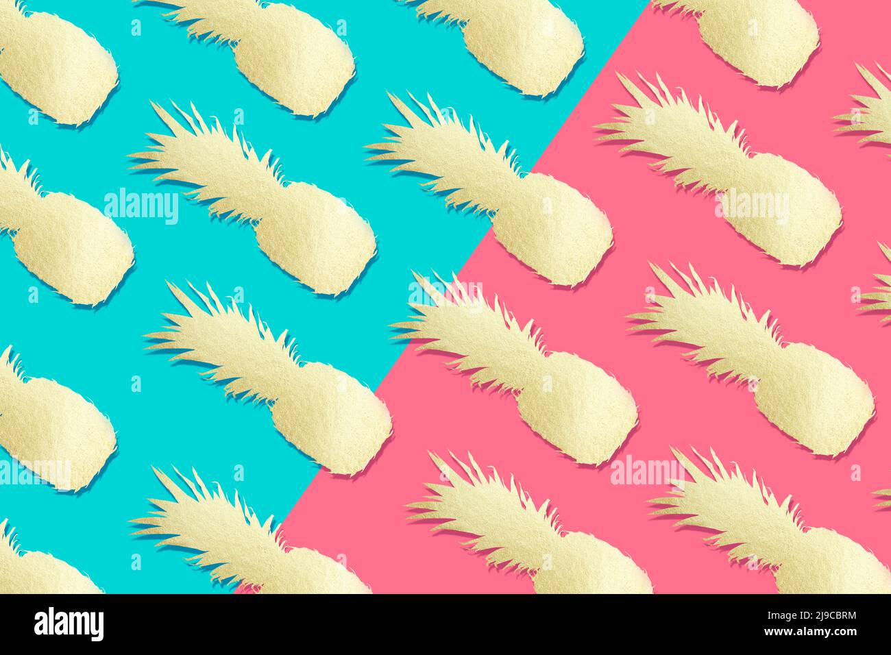 Ananas-Muster auf blauem und rosa Hintergrund Stockfoto