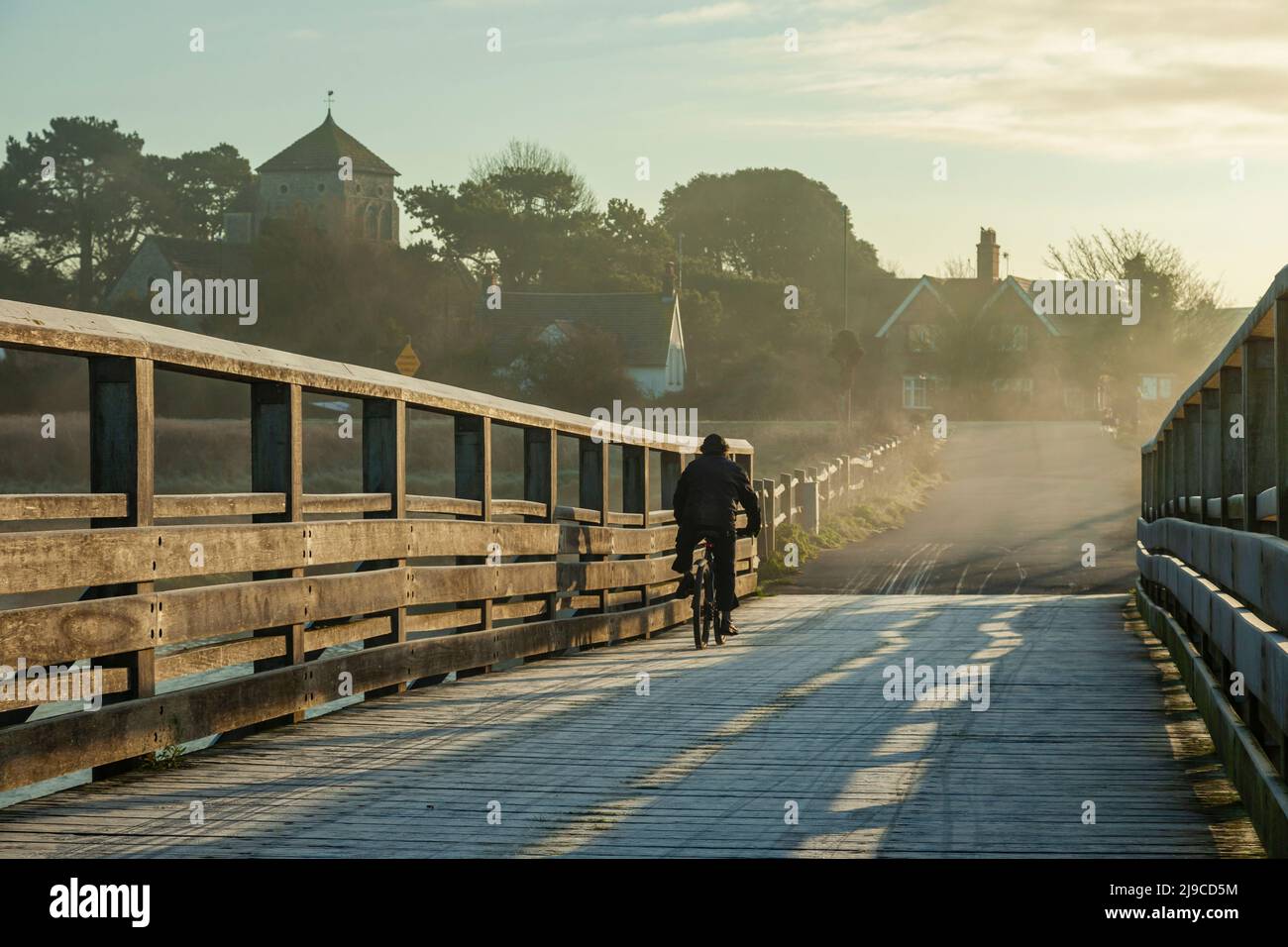 Wintermorgen auf der Old Shoreham toll Bridge. Stockfoto