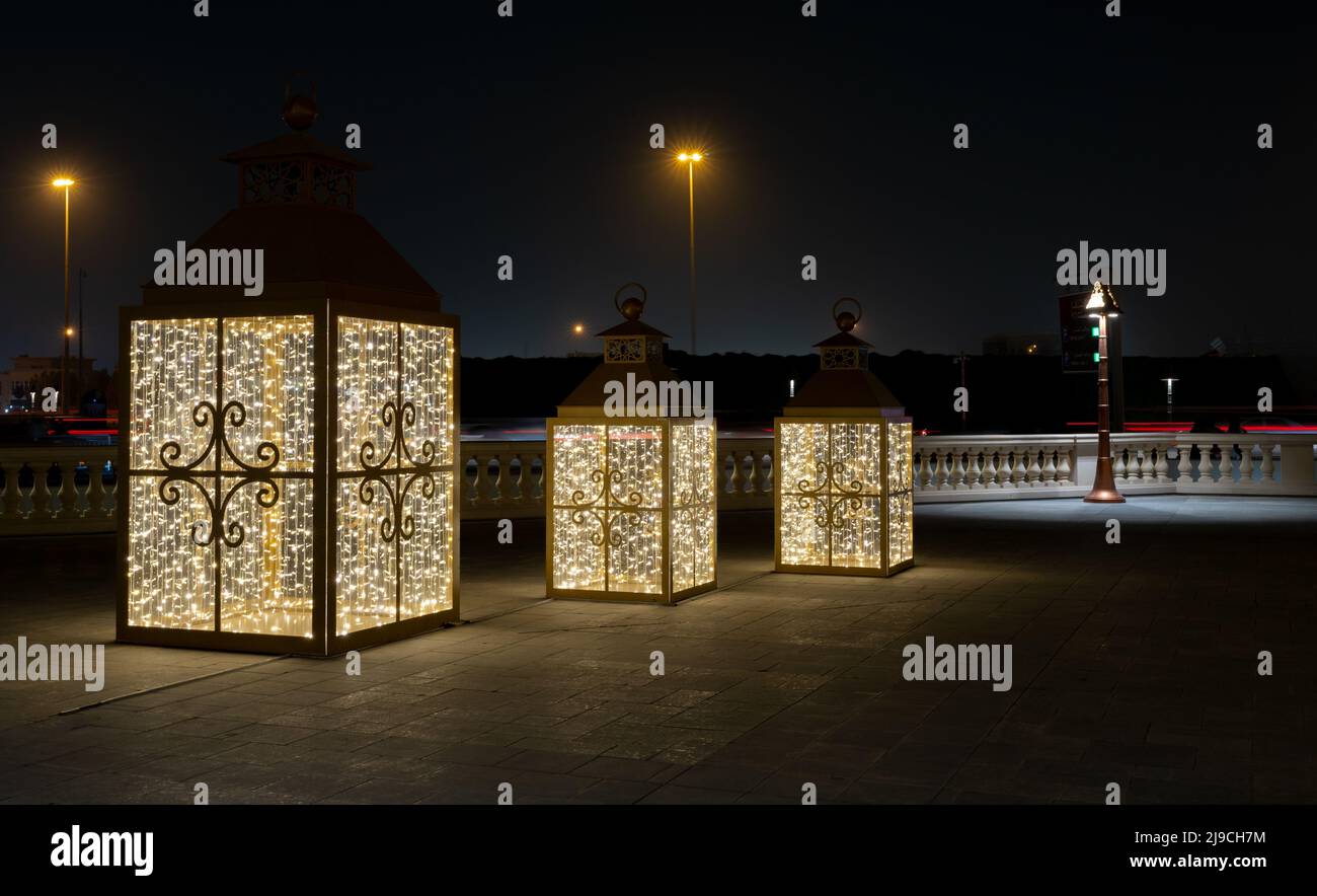 Doha, Katar - 15. Mai 20202: Ramadan Laterne Struktur in katara Kulturdorf. Stockfoto