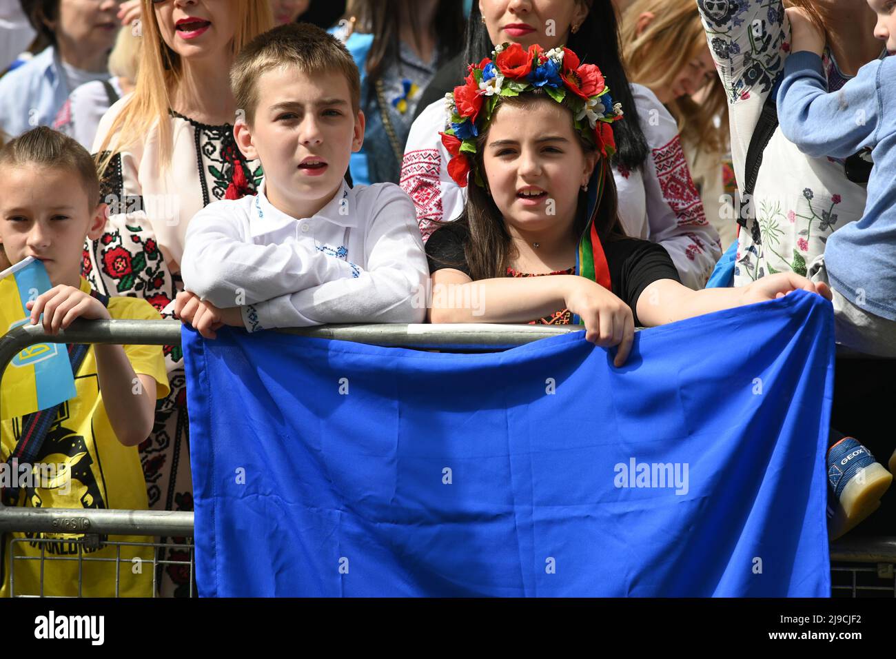 London, Großbritannien. 22.. Mai 2022. Der Muttermarsch für ukrainische  Kinder glaubt, dass Tausende ukrainische Kinder in Russland entführt und  transportiert werden. Marsch von Marble Arch zur russischen Botschaft,  London, Großbritannien. - 22.