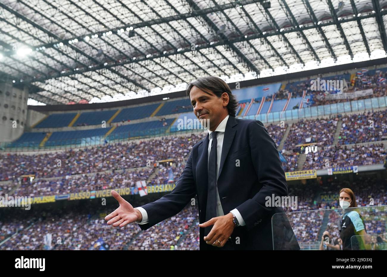 Foto Spada/LaPresse 22 maggio 2022 - Milano, Italia Sport, Calcio Inter vs Sampdoria - Campionato italiano di calcio Serie A Tim 2021/2022 - Stadio san Siro Nella foto: Simone Inzaghi (Inter Mailand); Foto Spada/LaPresse 22. Mai 2022 - Mailand, Italien Sport, Fußball Inter vs Sampdoria - Italienische Serie A Fußball-Meisterschaft 2021/2022 - San Siro Stadion auf dem Foto: Simone Inzaghi (Inter Mailand);(Foto: La Presse / PRESSINPHOTO) Stockfoto