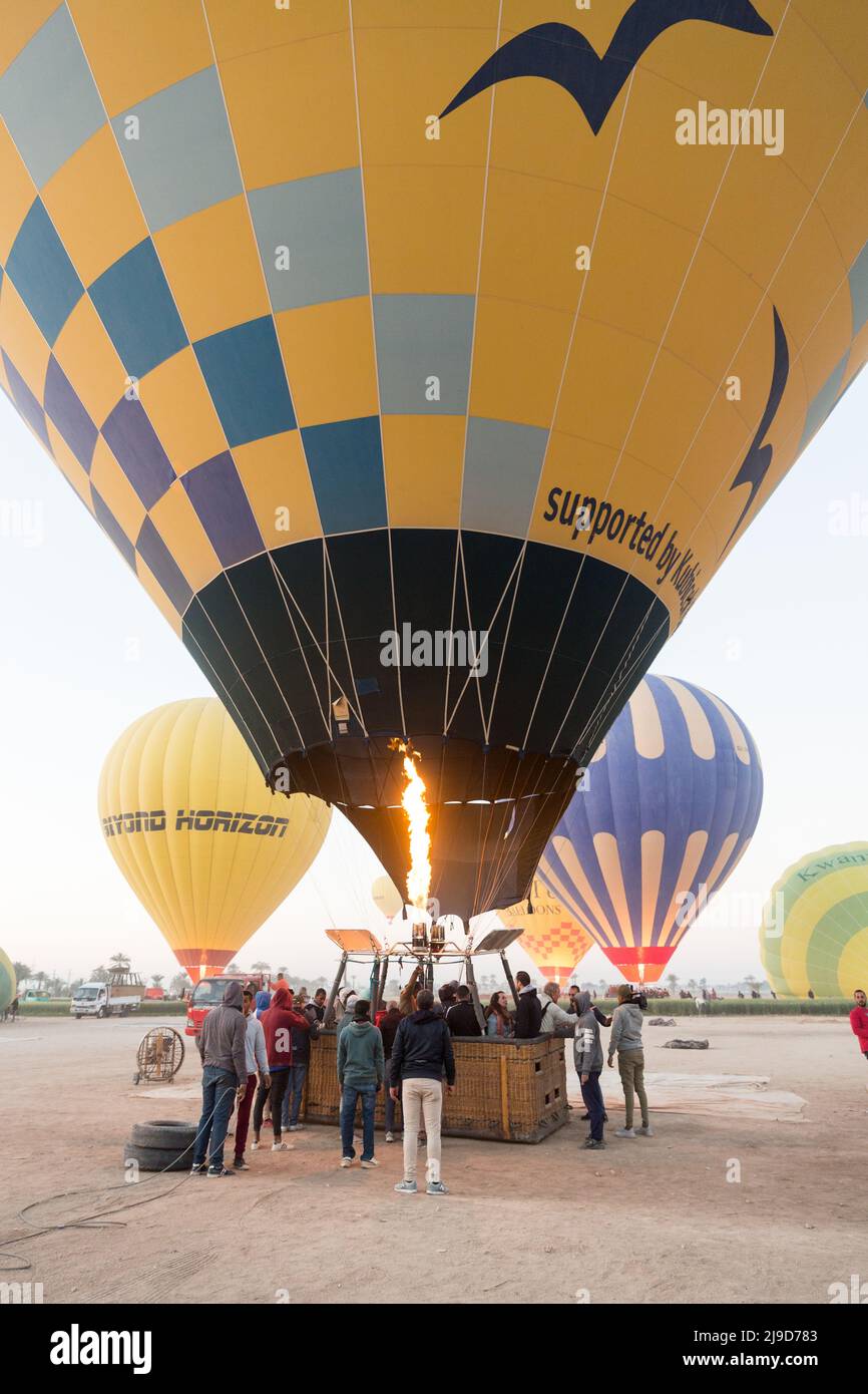 Luxor, Ägypten - Heißluftballonfahrten Stockfoto