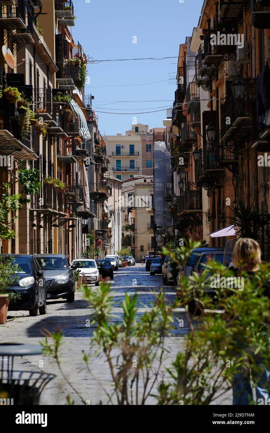 Tele-Bilder, die den schmalen Blick auf den Stadtteil Kelso in Palermo aufnehmen, farbenfroh und charmant Stockfoto