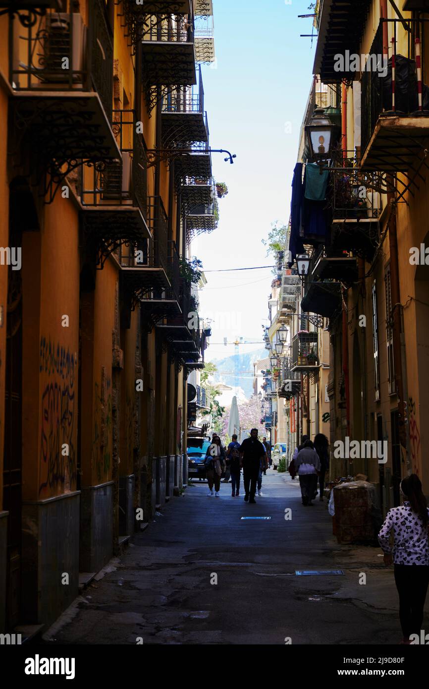 Tele-Bilder, die den schmalen Blick auf den Stadtteil Kelso in Palermo aufnehmen, farbenfroh und charmant Stockfoto