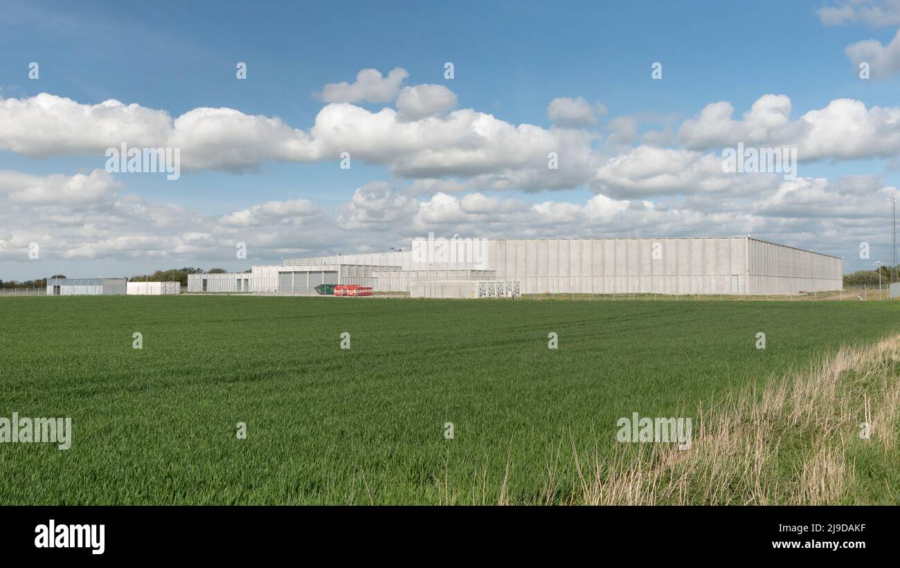Lagergebäude für die Königlich Dänische Bibliothek und das Nationalmuseum in einem grünen Feld in Vinge, Dänemark, 14. Mai 2022 Stockfoto