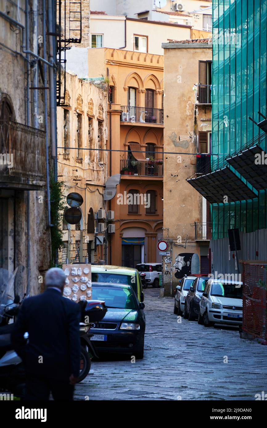 Tele-Bilder, die den schmalen Blick auf den Stadtteil Kelso in Palermo aufnehmen, farbenfroh und charmant Stockfoto