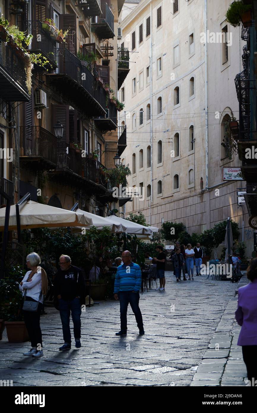 Tele-Bilder, die den schmalen Blick auf den Stadtteil Kelso in Palermo aufnehmen, farbenfroh und charmant Stockfoto