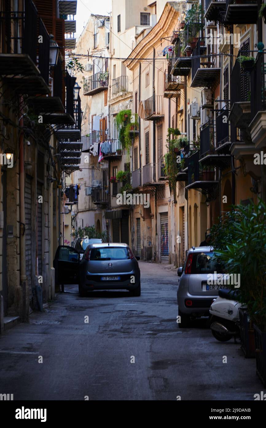 Tele-Bilder, die den schmalen Blick auf den Stadtteil Kelso in Palermo aufnehmen, farbenfroh und charmant Stockfoto