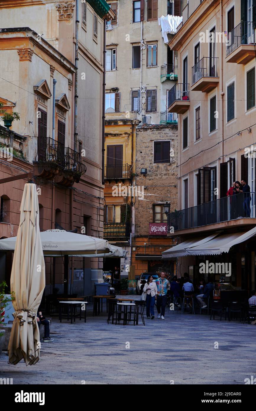 Tele-Bilder, die den schmalen Blick auf den Stadtteil Kelso in Palermo aufnehmen, farbenfroh und charmant Stockfoto