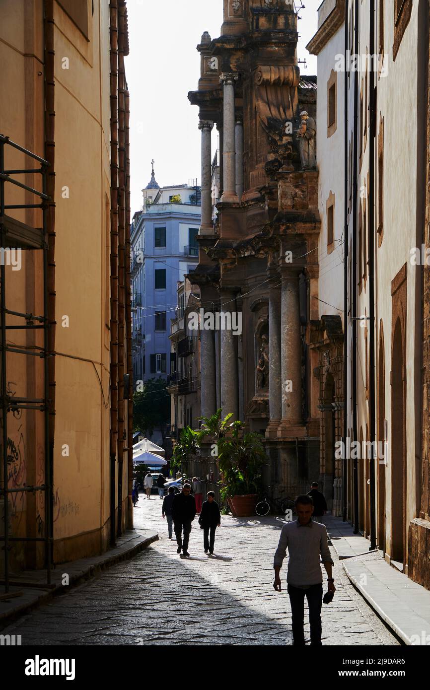 Tele-Bilder, die den schmalen Blick auf den Stadtteil Kelso in Palermo aufnehmen, farbenfroh und charmant Stockfoto