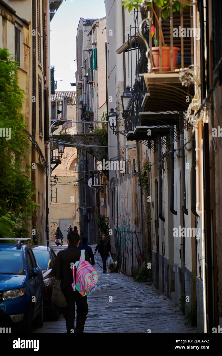 Tele-Bilder, die den schmalen Blick auf den Stadtteil Kelso in Palermo aufnehmen, farbenfroh und charmant Stockfoto