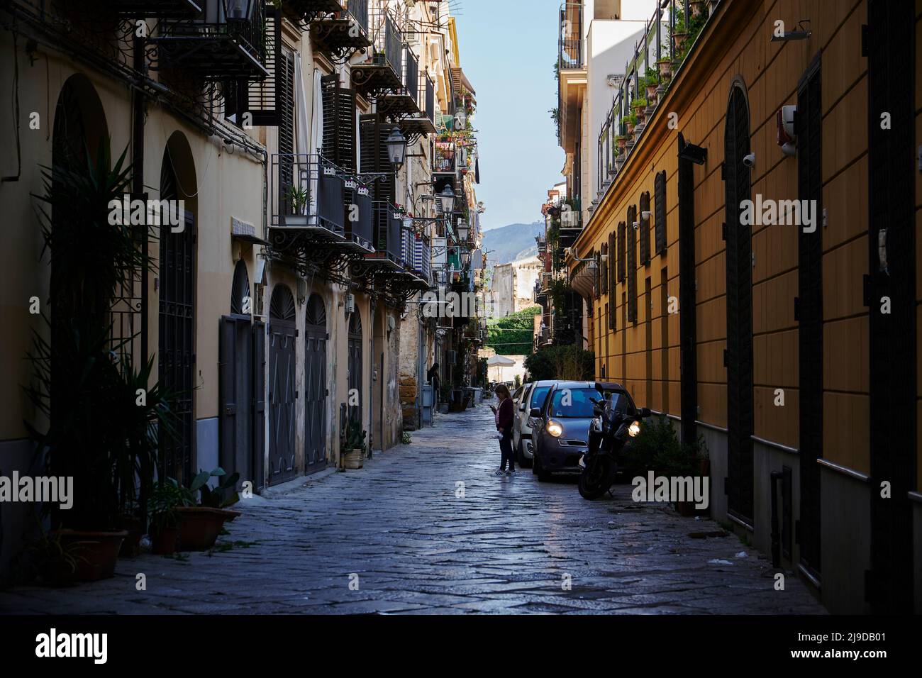 Tele-Bilder, die den schmalen Blick auf den Stadtteil Kelso in Palermo aufnehmen, farbenfroh und charmant Stockfoto