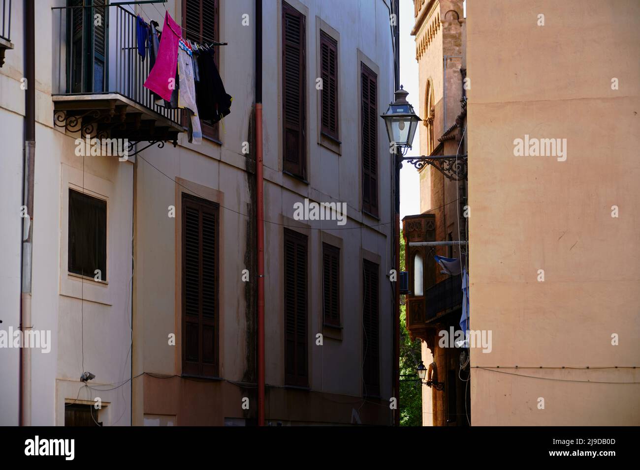 Tele-Bilder, die den schmalen Blick auf den Stadtteil Kelso in Palermo aufnehmen, farbenfroh und charmant Stockfoto