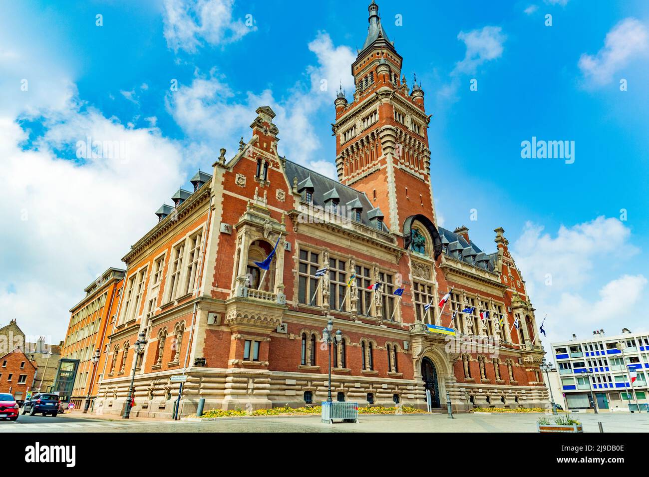 Dunkerque, Stadt in Nordfrankreich, Rathaus im neo-flamandischen archtektonischen Stil im frühen 20.. Jahrhundert erbaut Stockfoto