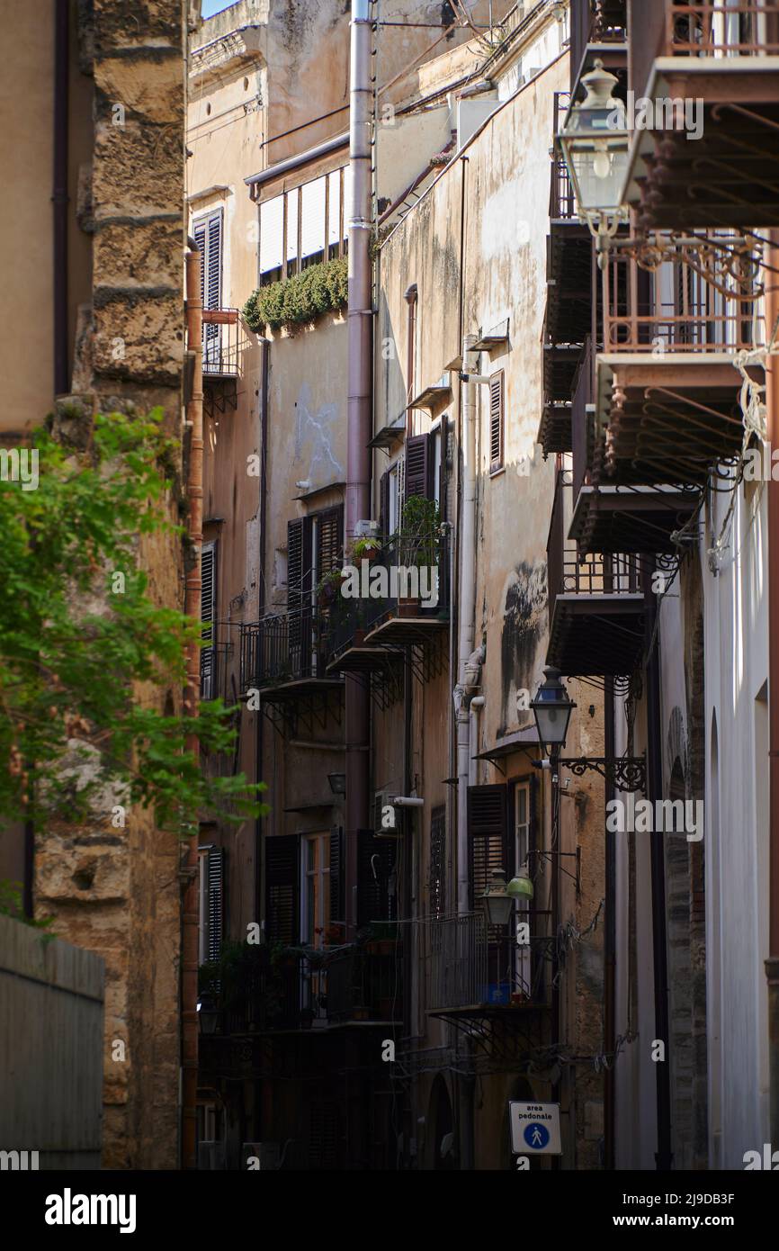 Tele-Bilder, die den schmalen Blick auf den Stadtteil Kelso in Palermo aufnehmen, farbenfroh und charmant Stockfoto
