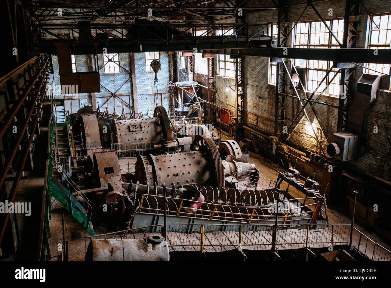 Alte Bergbauverarbeitungsanlage. Behandlung von Erzabziehungen mit Klassifikatoren. Stockfoto