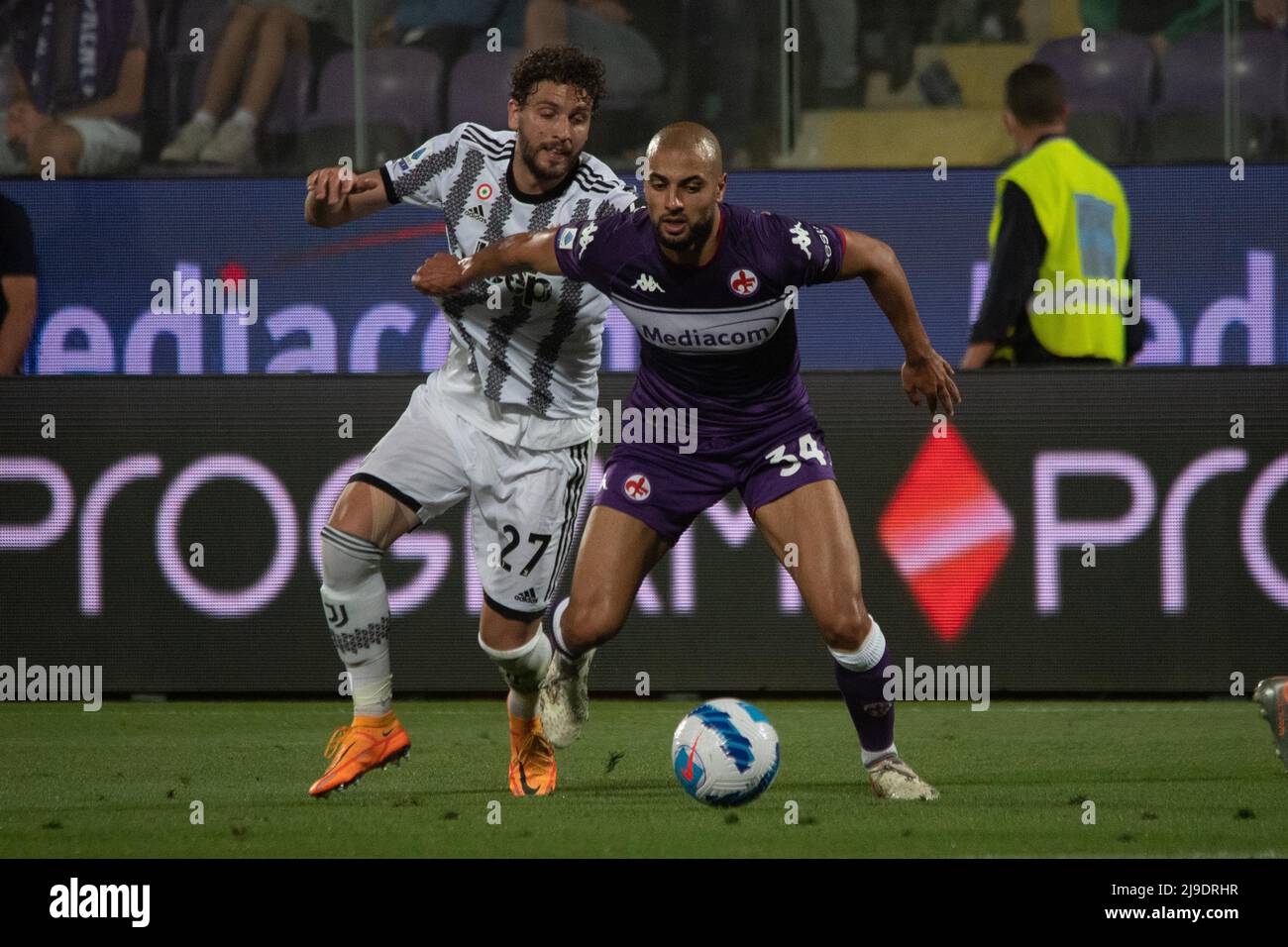 Stadion Artemio Franchi, Florenz, Italien, 21. Mai 2022, Locatelli Manuel juventus wurde von Amramat Soyan fiorentina während des ACF Fiorentina gegen Juve behindert Stockfoto