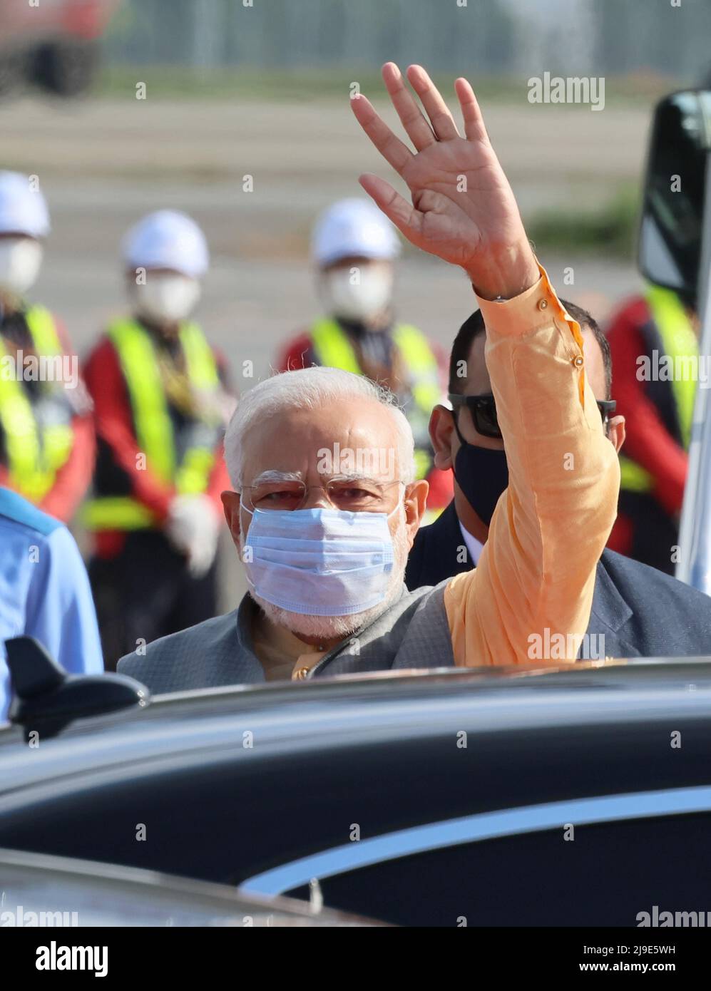 Tokio, Japan. 23. Mai 2022, Tokio, Japan - der indische Premierminister Narendra Modi trifft am Montag, den 23. Mai 2022, auf dem Tokyo International Airport in Tokio ein. Modi wird am 24. Mai an dem QUAD-Gipfeltreffen mit führenden Persönlichkeiten der Vereinigten Staaten, Australiens und Japans teilnehmen. (Foto: Yoshio Tsunoda/AFLO) Quelle: Aflo Co. Ltd./Alamy Live News Stockfoto