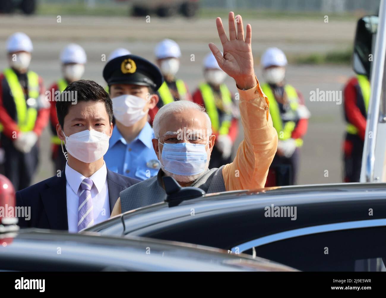 Tokio, Japan. 23. Mai 2022, Tokio, Japan - der indische Premierminister Narendra Modi trifft am Montag, den 23. Mai 2022, auf dem Tokyo International Airport in Tokio ein. Modi wird am 24. Mai an dem QUAD-Gipfeltreffen mit führenden Persönlichkeiten der Vereinigten Staaten, Australiens und Japans teilnehmen. (Foto: Yoshio Tsunoda/AFLO) Quelle: Aflo Co. Ltd./Alamy Live News Stockfoto