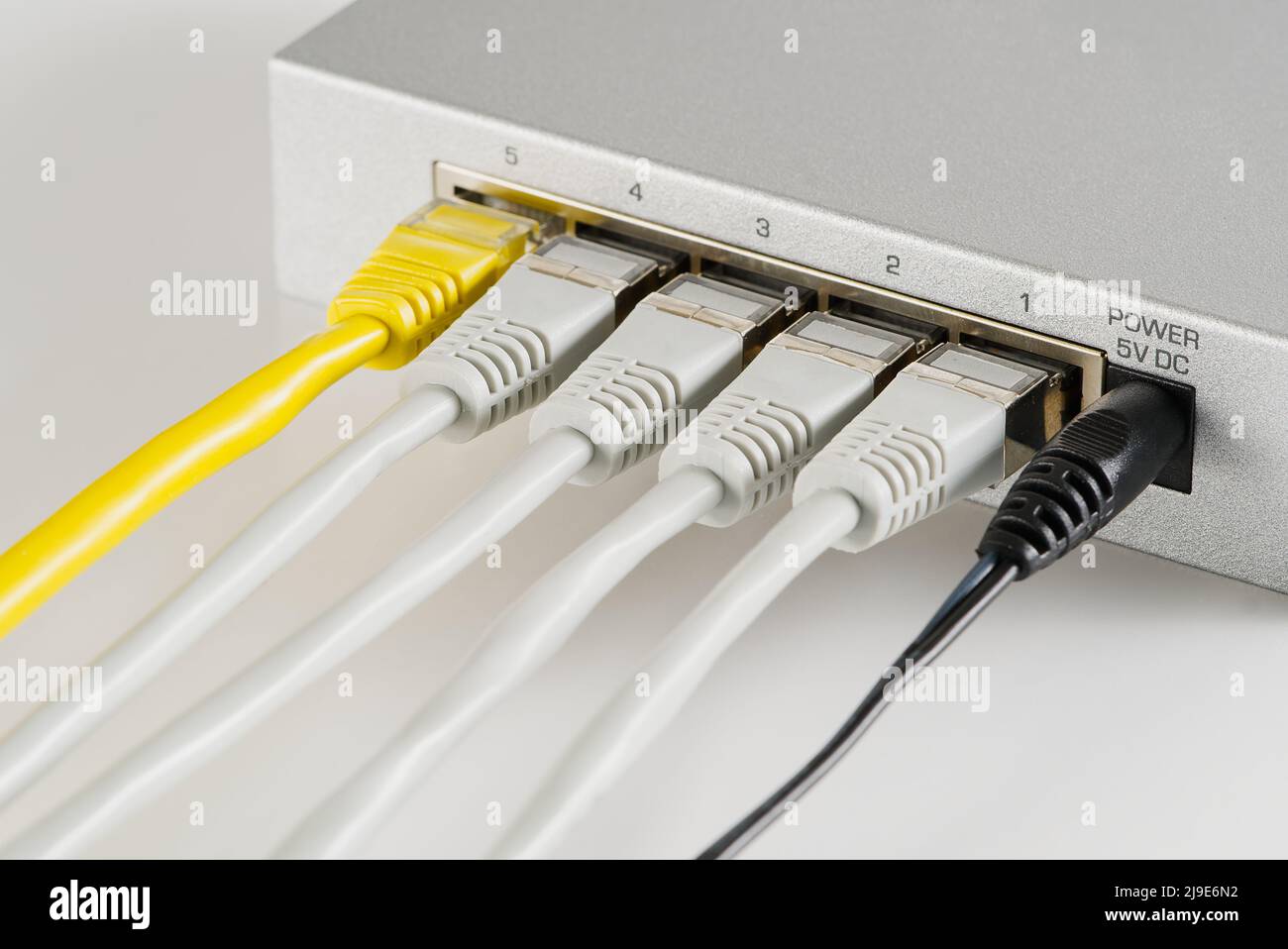 Kleiner Router und Switch. tcp ip Netzwerk Business-Konzept. Leistungsstarker Gigabit-Switch. Stockfoto