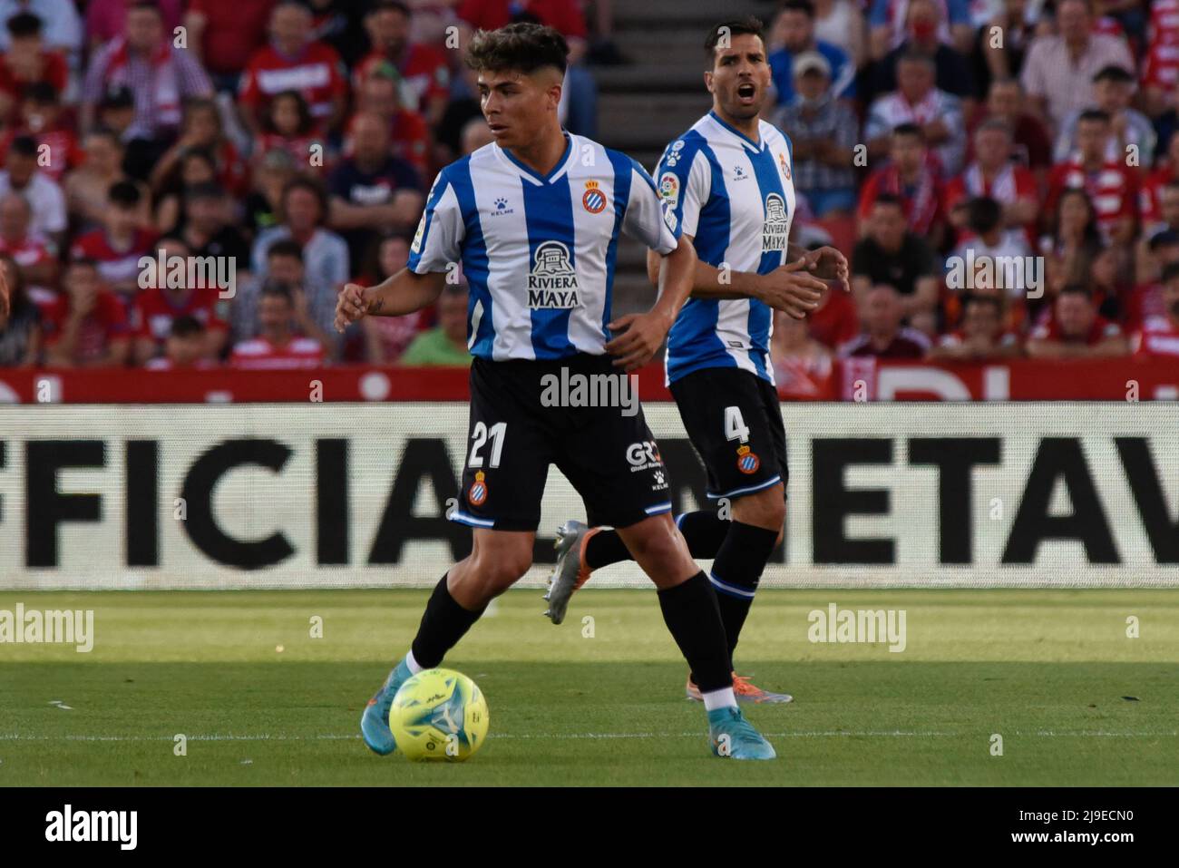 Granada, Granada, Spanien. 22.. Mai 2022. Nico Melamed von RCD Espanol in Aktion während des Liga-Spiels zwischen Granada CF und RCD EspaÃ±ol im Nuevo Los Carmenes Stadion am 10. Mai 2022 in Granada, Spanien. (Bild: © Jose M Baldomero/Pacific Press via ZUMA Press Wire) Stockfoto