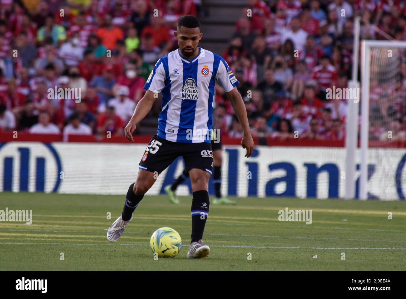 Granada, Granada, Spanien. 22.. Mai 2022. Yangel Herrera von RCD Espanol in Aktion während des Liga-Spiels zwischen Granada CF und RCD EspaÃ±ol im Nuevo Los Carmenes Stadion am 10. Mai 2022 in Granada, Spanien. (Bild: © Jose M Baldomero/Pacific Press via ZUMA Press Wire) Stockfoto