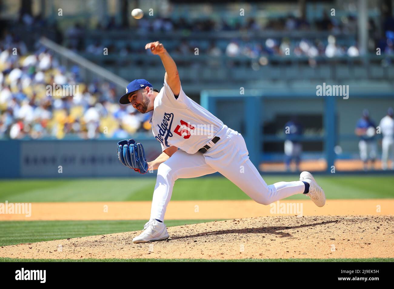 Los Angeles Dodgers Alex Vesia (51) spielt während eines MLB-Baseballspiels gegen die Philadelphia Phillies, Sonntag, Mai. 15, 2022, in Los Angeles. Das D Stockfoto