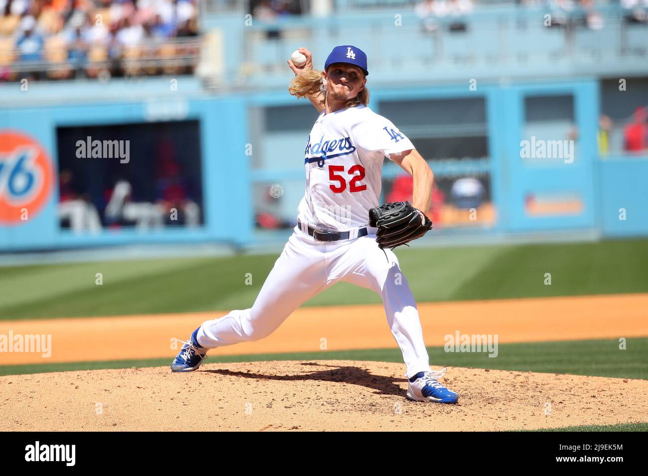 Los Angeles Dodgers Pitcher Phil Bickford (52) spielt während eines MLB-Baseballspiels gegen die Philadelphia Phillies, Sonntag, Mai. 15, 2022, in Los Ang Stockfoto