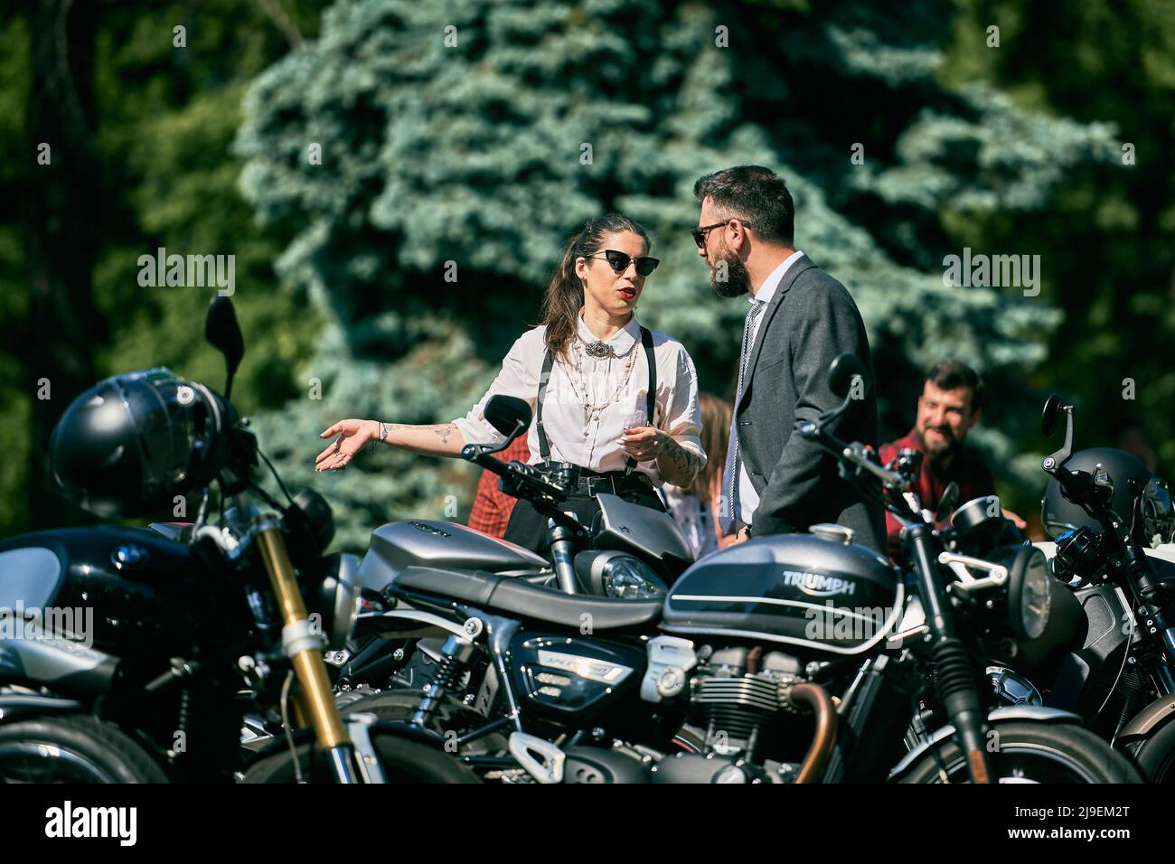 Distinguished Gentleman's Ride 2022 in Bukarest Rumänien Mai, Triumph classic Motorcycles Event Gentlemen Ride classic motorcycle and classic clothes Stockfoto