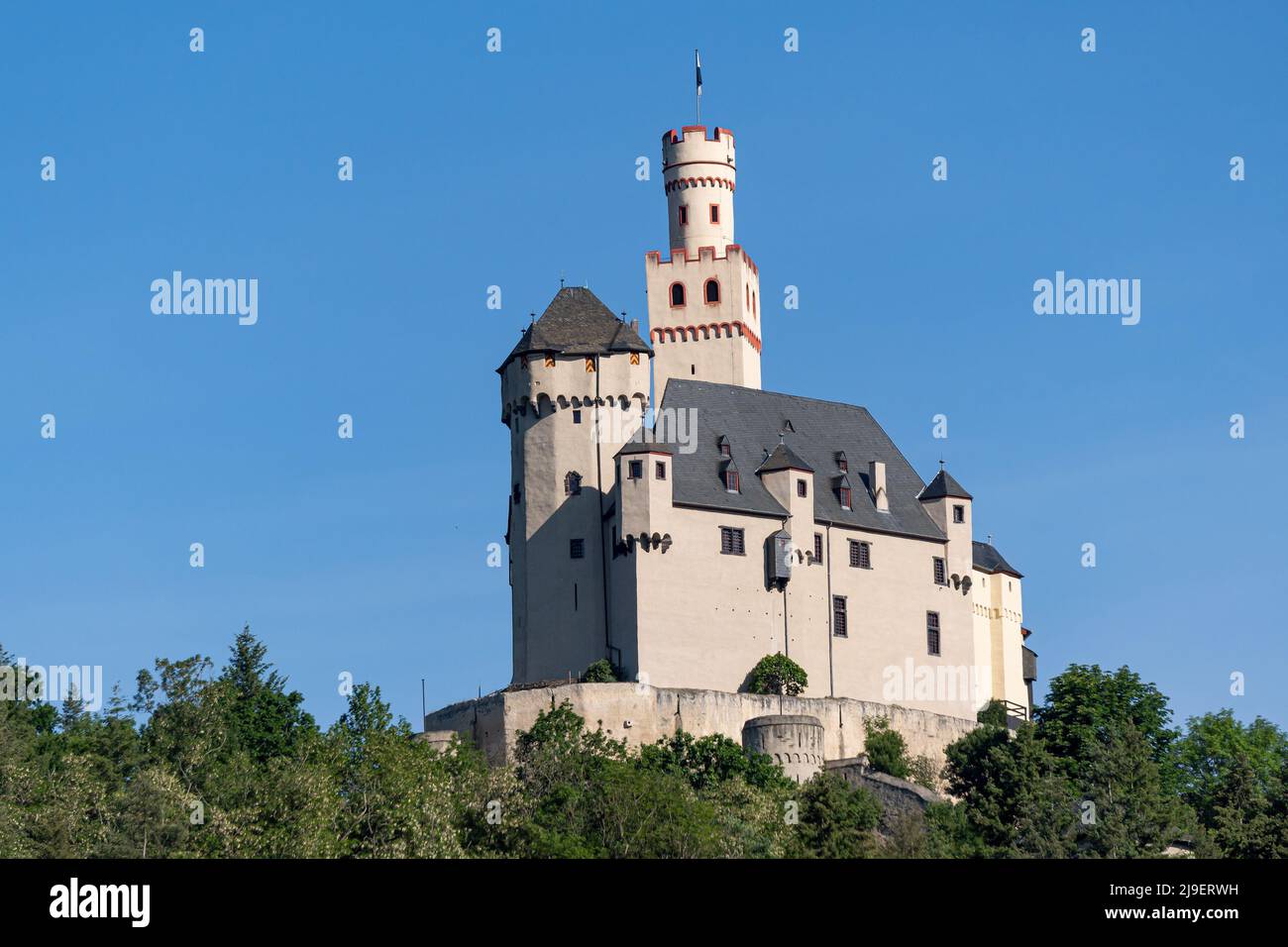 Schloss Marksburg mit Blick auf den Rhein in Deutschland. 1117 gebaut. Stockfoto