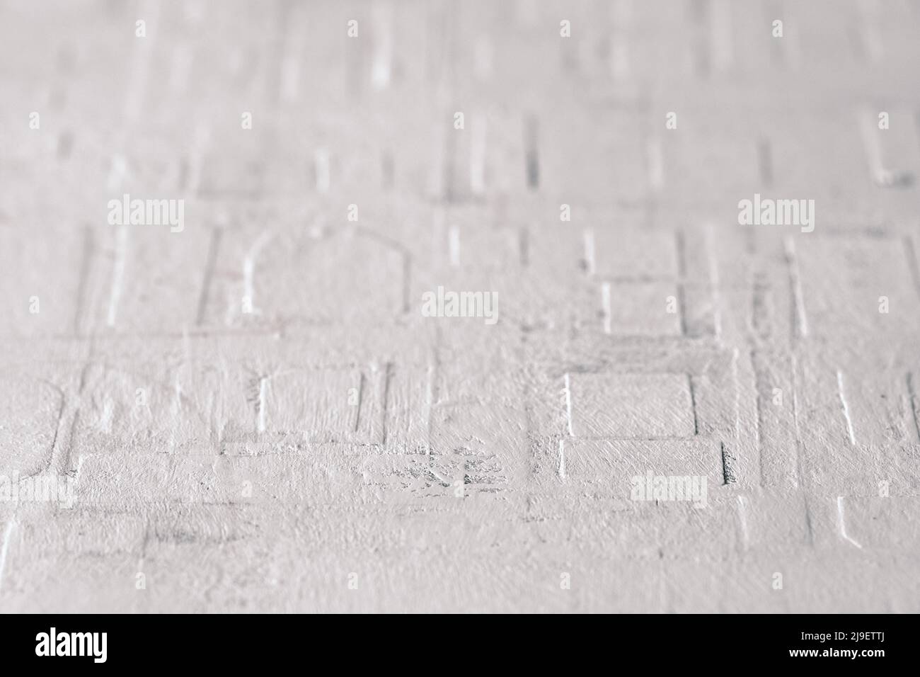 Handgefertigter Hintergrund aus Bastelpapier und Acrylfarbe. Hochdetailliertes, mehrschichtiges abstraktes Mixed-Media-Design Stockfoto