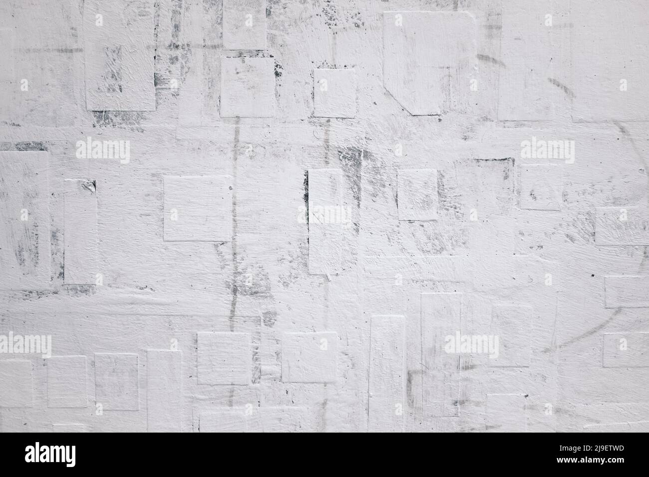 Handgefertigter Hintergrund aus Bastelpapier und Acrylfarbe. Hochdetailliertes, mehrschichtiges abstraktes Mixed-Media-Design Stockfoto