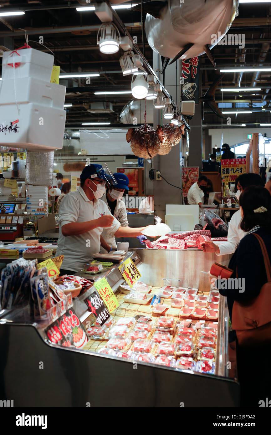 wakayama, japan, 2022/02/05 , toretore ichiba fish Market. Ein Fischmarkt ist ein Marktplatz für den Verkauf von Fisch und Fischprodukten. Es kann w gewidmet werden Stockfoto